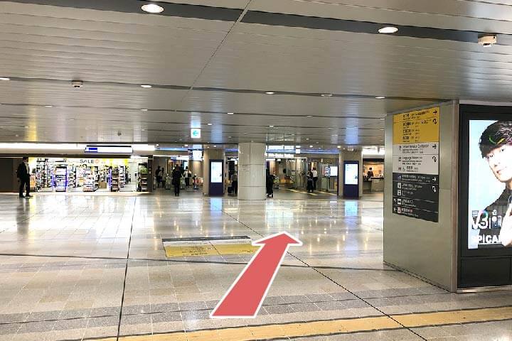 6.通路を抜け直進します。大阪メトロ御堂筋線(北大阪急行線)『新大阪』駅の改札があります。